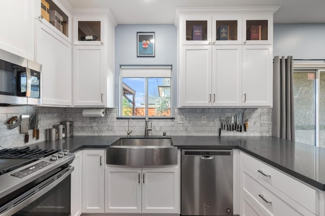 683 W Forest St, Kingsburg, CA 93631 - kitchen featuring a sink, tasteful backsplash, stainless steel appliances, and white cabinetry