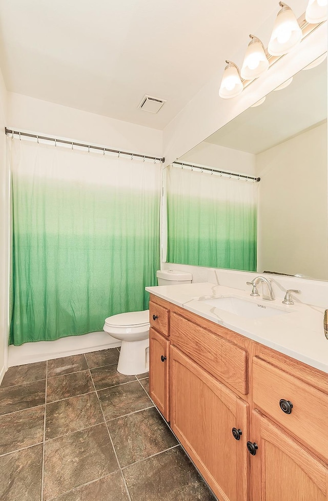 full bathroom with toilet, shower / bath combo with shower curtain, vanity, and visible vents