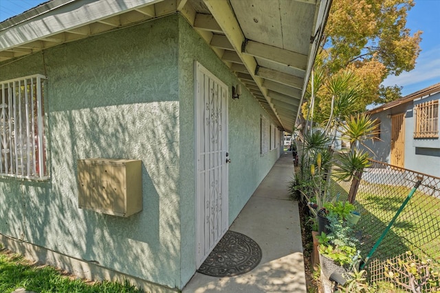 1523 E 85th St, Los Angeles, CA 90001 - view of side of home featuring stucco siding