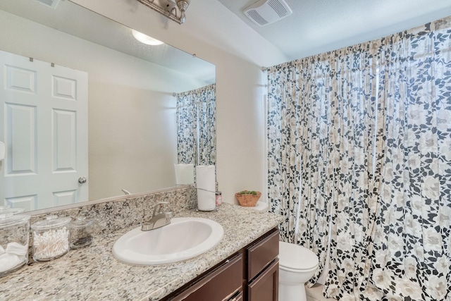 2960 3rd St, Sanger, CA 93657 - full bathroom featuring vanity, toilet, and a shower with curtain
