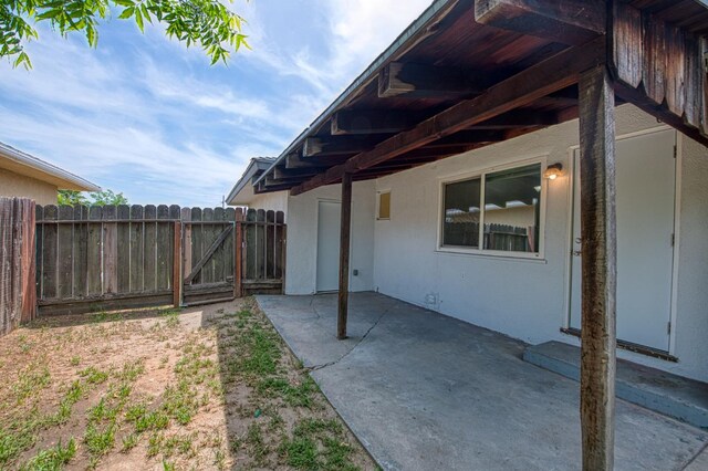 3907 E Dayton Ave, Fresno, CA 93726 - view of yard with a patio area and fence