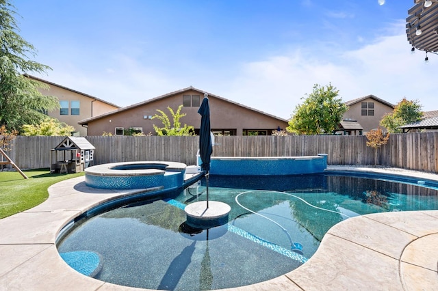1905 E Via Fiore Ave, Fresno, CA 93730 - view of swimming pool featuring a fenced backyard and a pool with connected hot tub