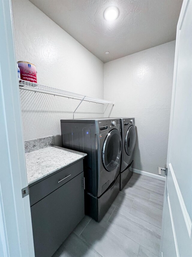 3395 Las Rosas Ave, Clovis, CA 93619 - laundry area with washing machine and clothes dryer and a textured ceiling