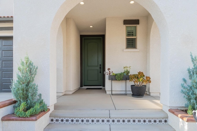 view of exterior entry featuring stucco siding