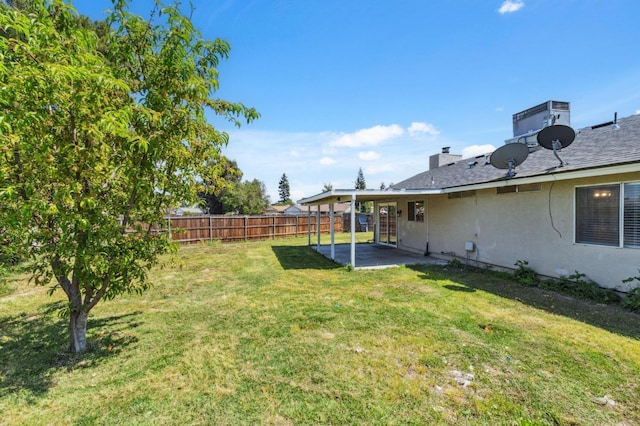 704 Rosehill Dr, Chowchilla, CA 93610 - view of yard with a patio area and fence