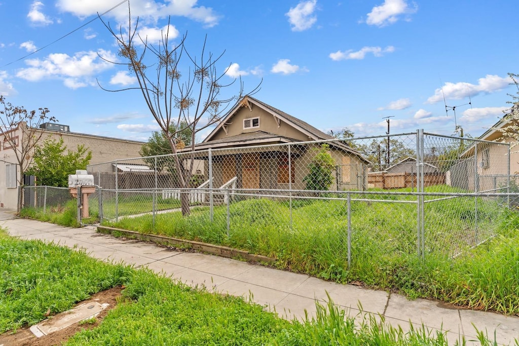 view of front of home featuring fence