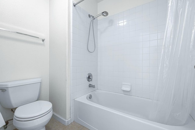 4650 W Roberts Ave, Fresno, CA 93722 - bathroom featuring shower / tub combo, toilet, and tile patterned flooring
