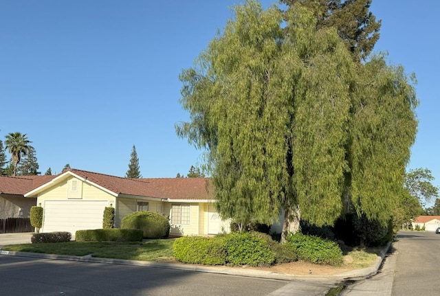 view of front of home featuring an attached garage and driveway