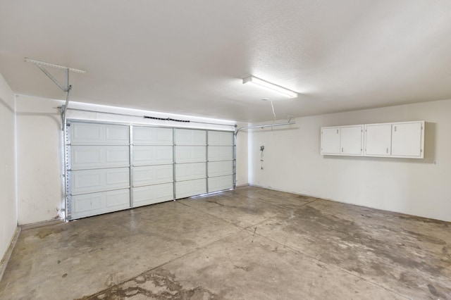 2464 S Kirk St, Fresno, CA 93706 - view of garage