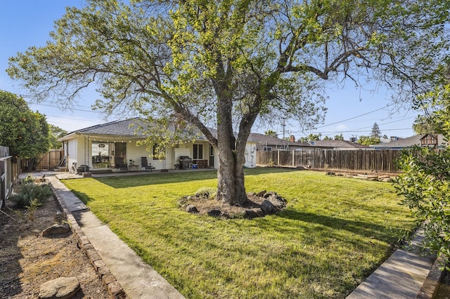 4844 N 4th St, Fresno, CA 93726 - view of yard featuring a fenced backyard and a patio area