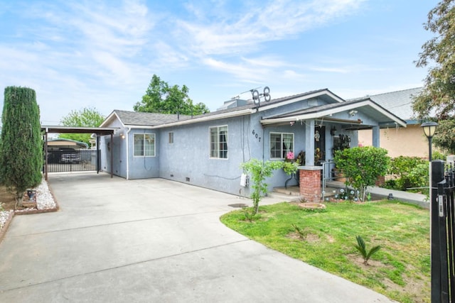 607 N 4th St, Fresno, CA 93702 - ranch-style home with fence, driveway, a front lawn, and stucco siding