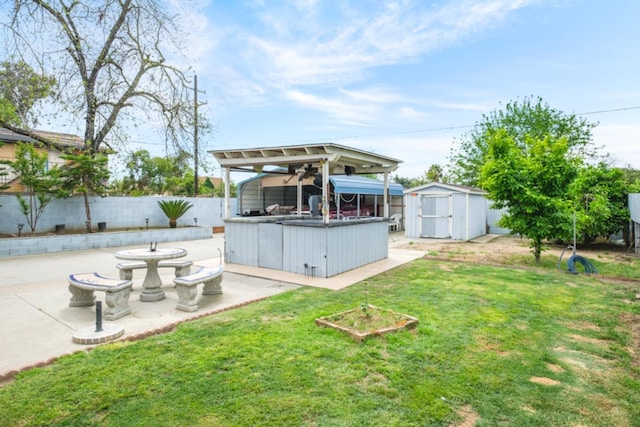 607 N 4th St, Fresno, CA 93702 - exterior space with ceiling fan, a storage shed, a fenced backyard, a patio, and a jacuzzi