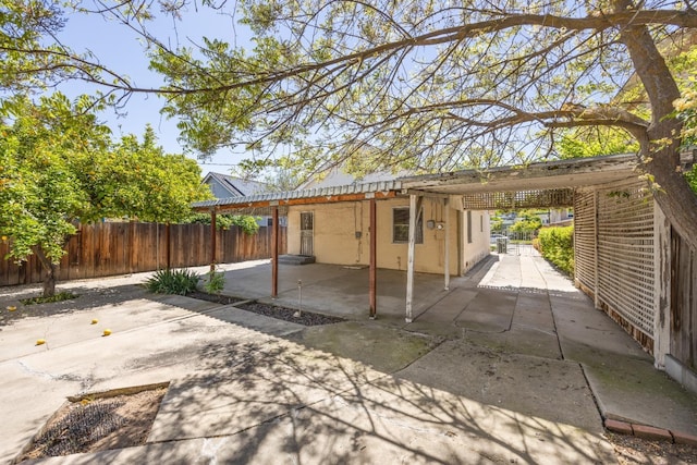 811 E Cambridge Ave, Fresno, CA 93704 - view of patio featuring a fenced backyard