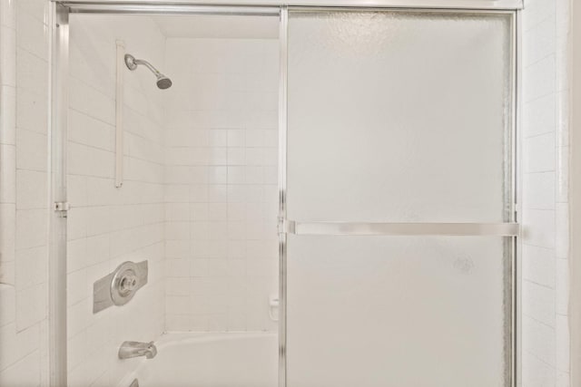 811 E Cambridge Ave, Fresno, CA 93704 - bathroom with combined bath / shower with glass door
