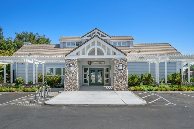 10001 N Pheasant Run Dr, Fresno, CA 93730 - view of property featuring uncovered parking
