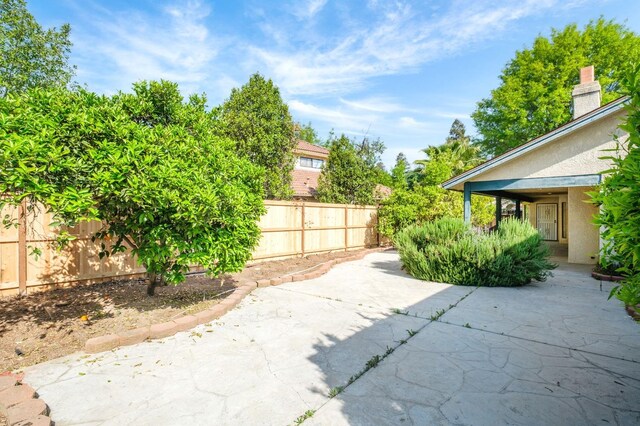10001 N Pheasant Run Dr, Fresno, CA 93730 - view of yard with fence and a patio