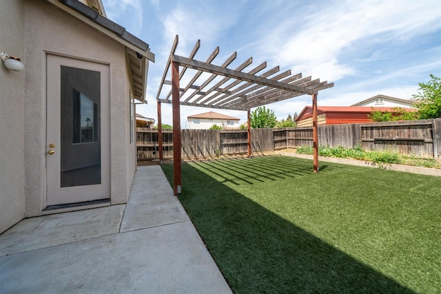 view of yard featuring a fenced backyard, a pergola, and a patio