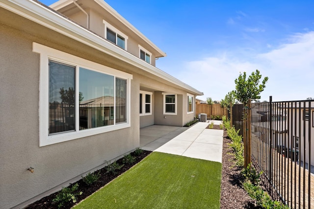 8184 Creek Vw, Friant, CA 93626 - fenced backyard featuring a patio