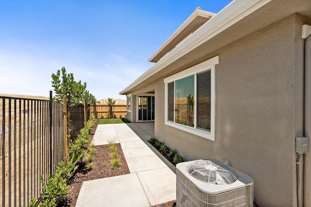 8184 Creek Vw, Friant, CA 93626 - fenced backyard with a patio