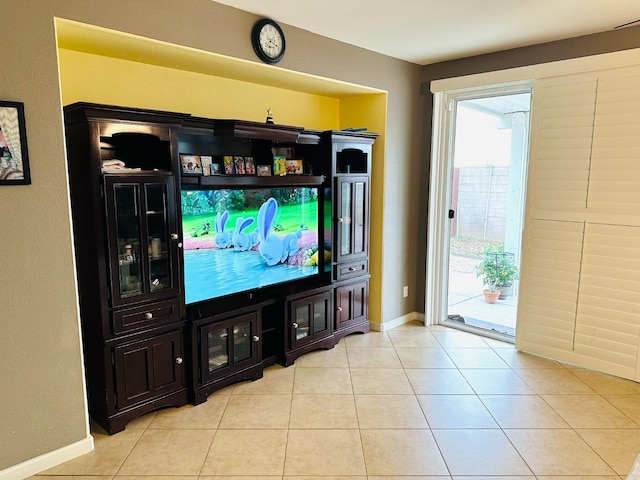 2148 S Villa Ave, Fresno, CA 93727 - unfurnished living room featuring baseboards and light tile patterned floors