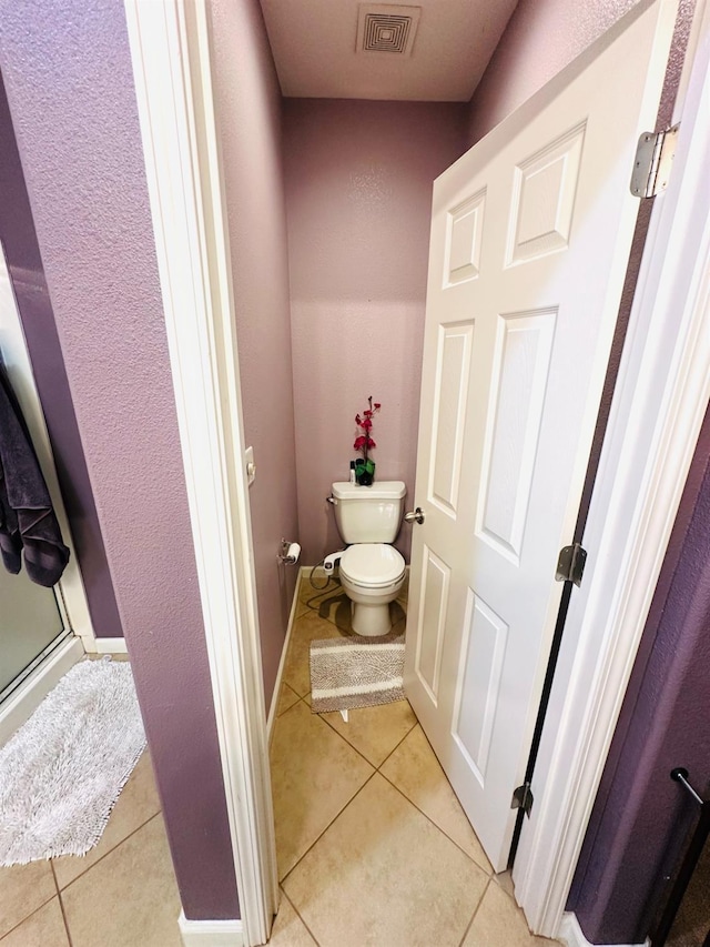 2148 S Villa Ave, Fresno, CA 93727 - bathroom featuring a shower with shower door, visible vents, tile patterned floors, and toilet