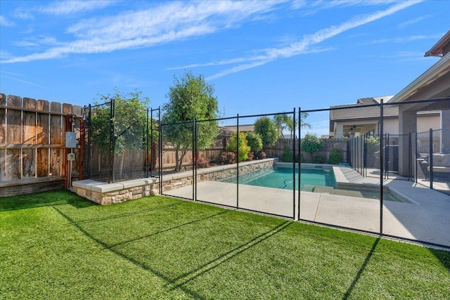2653 Vermont Ave, Clovis, CA 93619 - view of pool with a patio area
