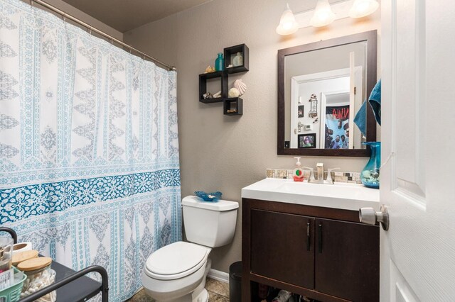 3617 Clay Ct, Selma, CA 93662 - full bathroom with toilet, vanity, and curtained shower