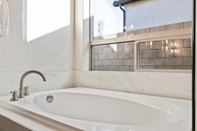 11182 N Via Ravenna Dr, Fresno, CA 93730 - full bath with a garden tub