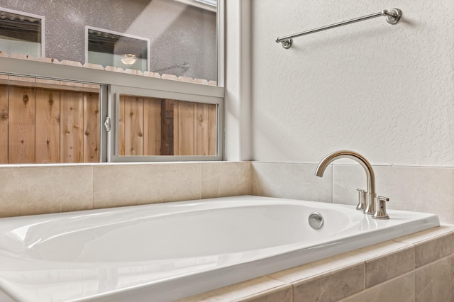 6294 E Miillie Dr, Fresno, CA 93727 - bathroom featuring a textured wall and a garden tub