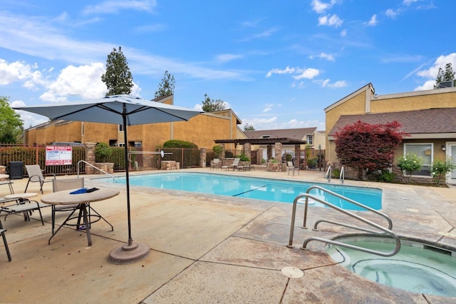 7178 N Fruit Ave Unit 132, Fresno, CA 93711 - community pool featuring fence, a hot tub, and a patio area
