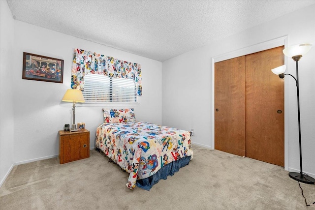 1607 E Everglade Ave, Fresno, CA 93720 - bedroom with carpet floors, a textured ceiling, a closet, and baseboards