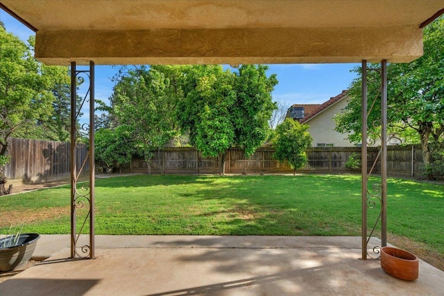1607 E Everglade Ave, Fresno, CA 93720 - view of yard with a patio