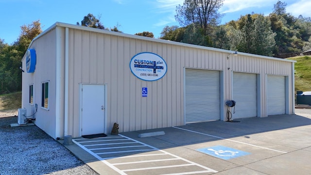 view of detached garage