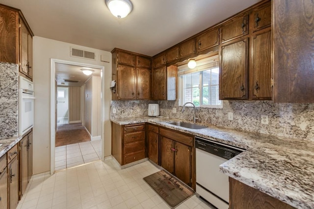 7341 N Bond St, Fresno, CA 93720 - kitchen featuring visible vents, white appliances, a sink, and backsplash