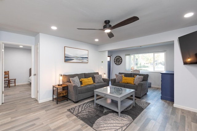 1151 S Chestnut Ave Unit 146, Fresno, CA 93702 - living area featuring light wood finished floors, baseboards, a ceiling fan, and recessed lighting