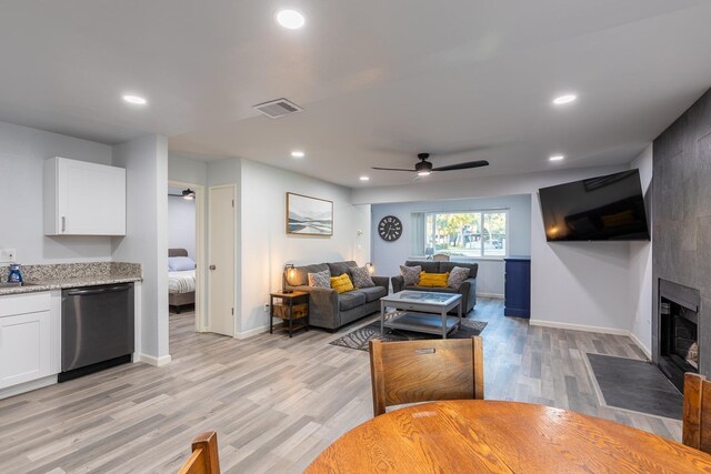1151 S Chestnut Ave Unit 146, Fresno, CA 93702 - living room featuring light wood-style floors, ceiling fan, visible vents, and recessed lighting