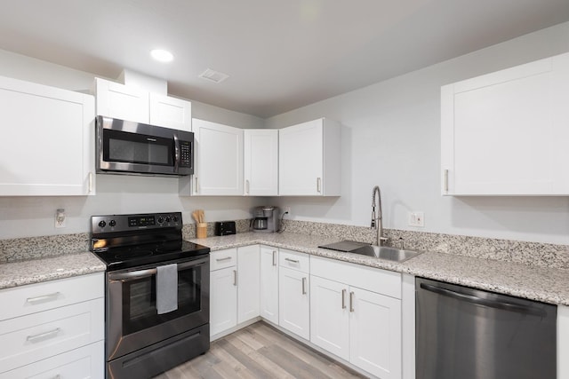 1151 S Chestnut Ave Unit 146, Fresno, CA 93702 - kitchen featuring a sink, stainless steel appliances, white cabinetry, visible vents, and light wood-style floors