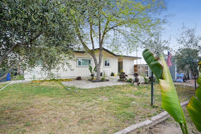 1016 N White St, Hanford, CA 93230 - view of front of home with a front lawn, fence, a patio area, and board and batten siding