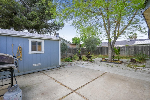1016 N White St, Hanford, CA 93230 - view of patio / terrace featuring a fenced backyard and an outdoor structure