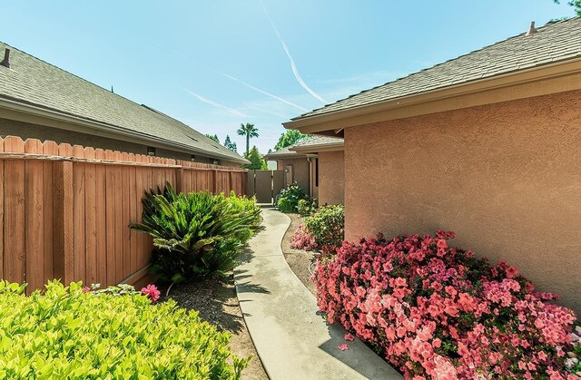 7355 N Pacific Ave, Fresno, CA 93711 - view of yard featuring fence