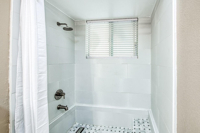 5711 W Fallon Ave, Fresno, CA 93722 - bathroom featuring shower / bath combination with curtain