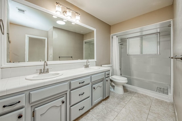 5711 W Fallon Ave, Fresno, CA 93722 - full bath with a shower with curtain, visible vents, a sink, and toilet