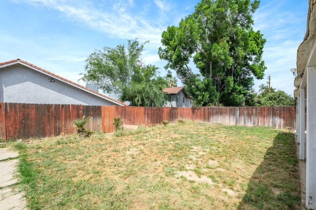 3375 N Berlin Ave, Fresno, CA 93722 - view of yard with a fenced backyard