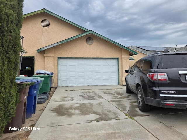21754 California, San Joaquin, CA 93660 - garage featuring concrete driveway
