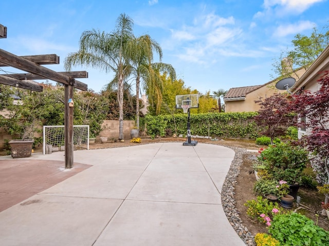10640 N Old Course Dr, Fresno, CA 93730 - view of sport court featuring a fenced backyard