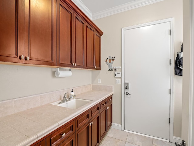 10640 N Old Course Dr, Fresno, CA 93730 - laundry area featuring a sink, light tile patterned flooring, baseboards, ornamental molding, and laundry area