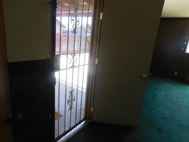 entryway featuring carpet