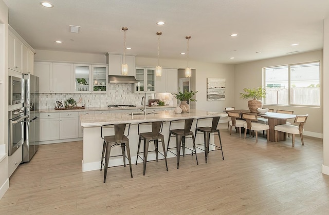 4338 Monarch Pl, Madera, CA 93636 - kitchen with appliances with stainless steel finishes, a sink, recessed lighting, backsplash, and white cabinetry