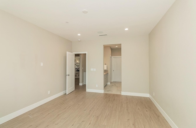 4338 Monarch Pl, Madera, CA 93636 - unfurnished bedroom featuring light wood finished floors, recessed lighting, baseboards, and ensuite bathroom