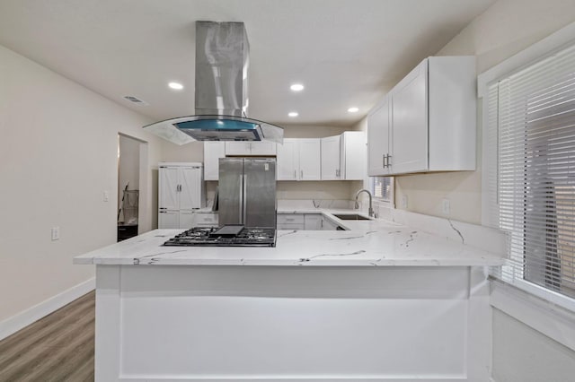 1527 S 3rd St, Fresno, CA 93702 - kitchen with a sink, gas cooktop, island exhaust hood, baseboards, and freestanding refrigerator